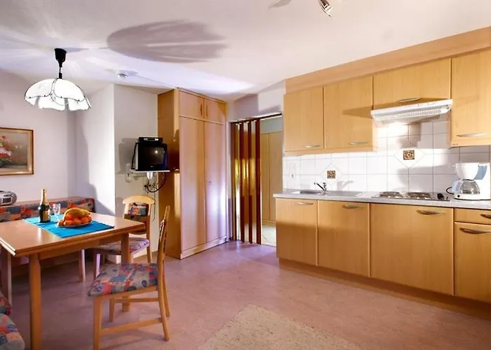 Aulon بيت ضيافة